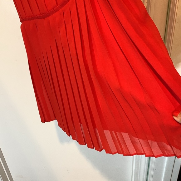 Pleated front Ann Taylor Loft red sleeveless dress. Size 6. VGUC. - Picture 4 of 8